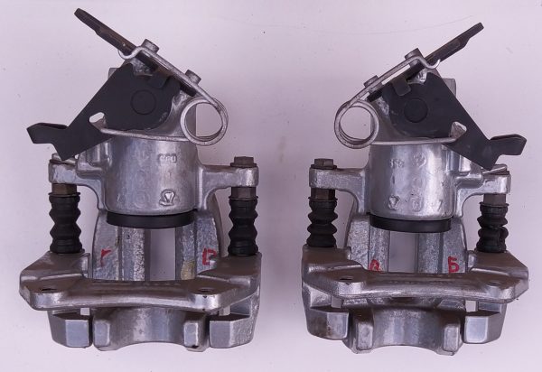 суппорт Модель 4D0615423E і 4D0615424E