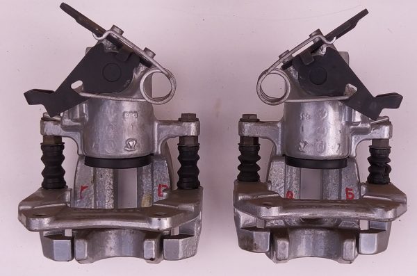 Реставровані гальмівні супорти 4D0615423E і 4D0615424E